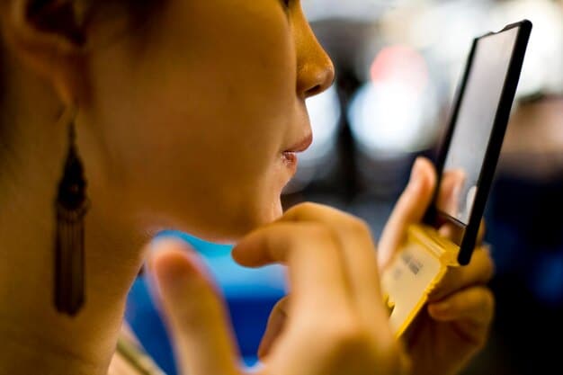 A close-up shot of a person using a smartphone to manage their MEI account, showing a user-friendly interface with options for invoicing and tax payments. Light and airy setting with a focus on accessibility and ease of use.