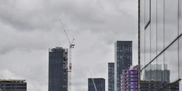 Impactos da Nova Lei de Licitações na Infraestrutura e Economia Brasileira - Cover Image