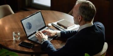 Aumente seu Salário em 15% em 6 Meses: Guia de Negociação Salarial no Brasil - Cover Image