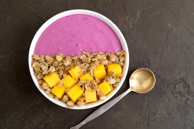 A close-up shot of a bowl filled with açaí pulp, topped with banana slices, granola, and a drizzle of honey. The texture of the açaí should appear thick and creamy, and the overall image should convey a sense of healthy indulgence.